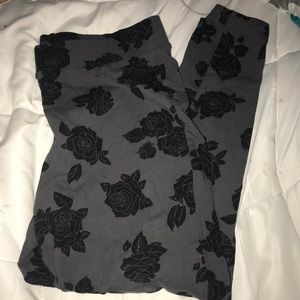 🖤Torrid 2X Black Rose Leggings🖤